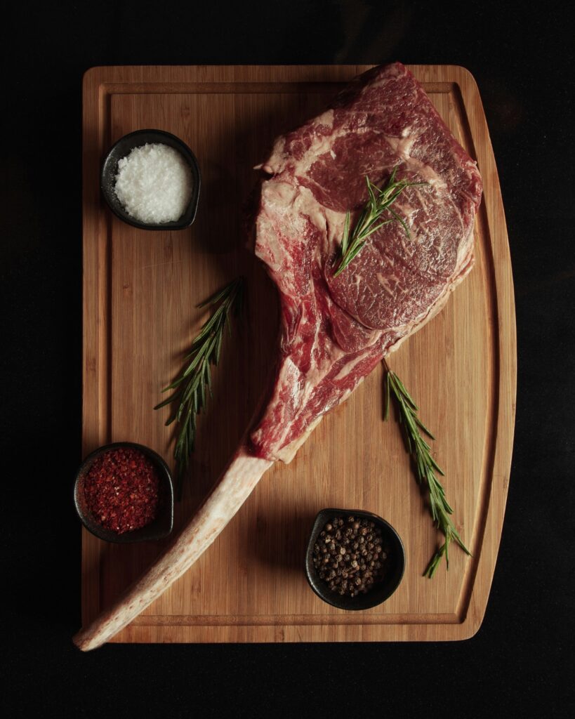Tomahawk Steak, Black Angus · MB3, Raw